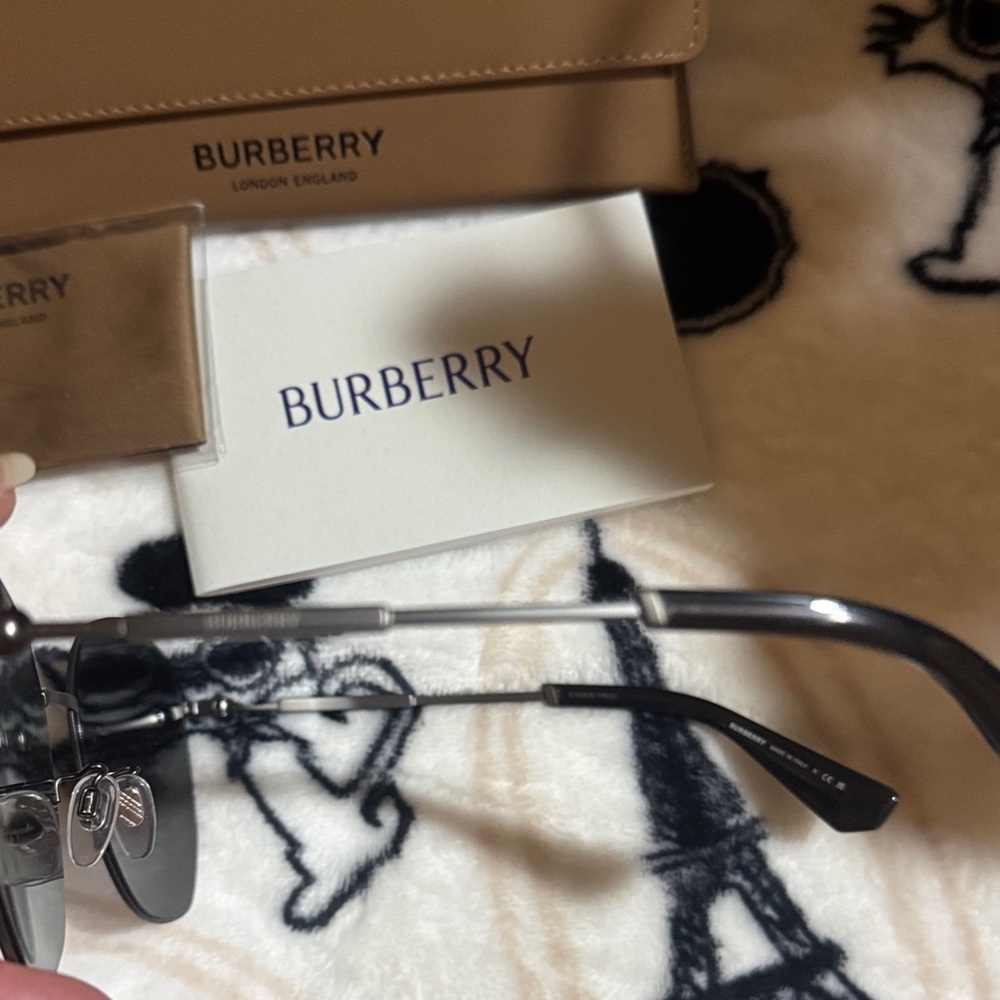 NWT Burberry Dark Gray & Black Round Sunglasses - Picture 4 of 9